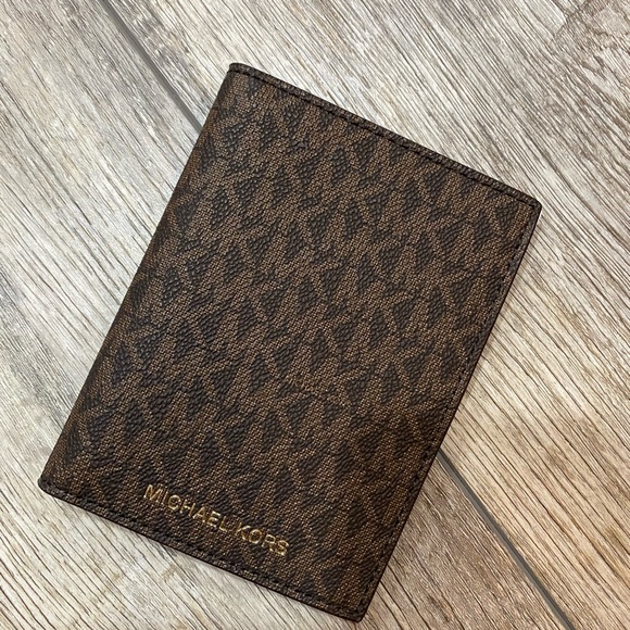 Michael Kors | Bags | Michael Kors Passport Wallet | Poshmark